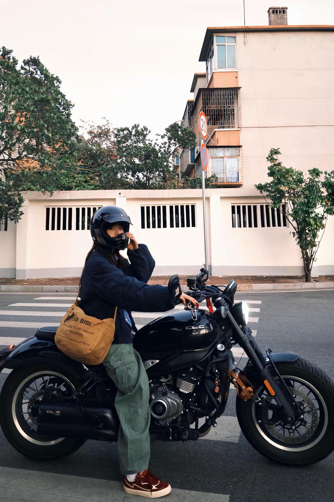 谢谢你陪我走过春夏秋冬女骑 复古摩托