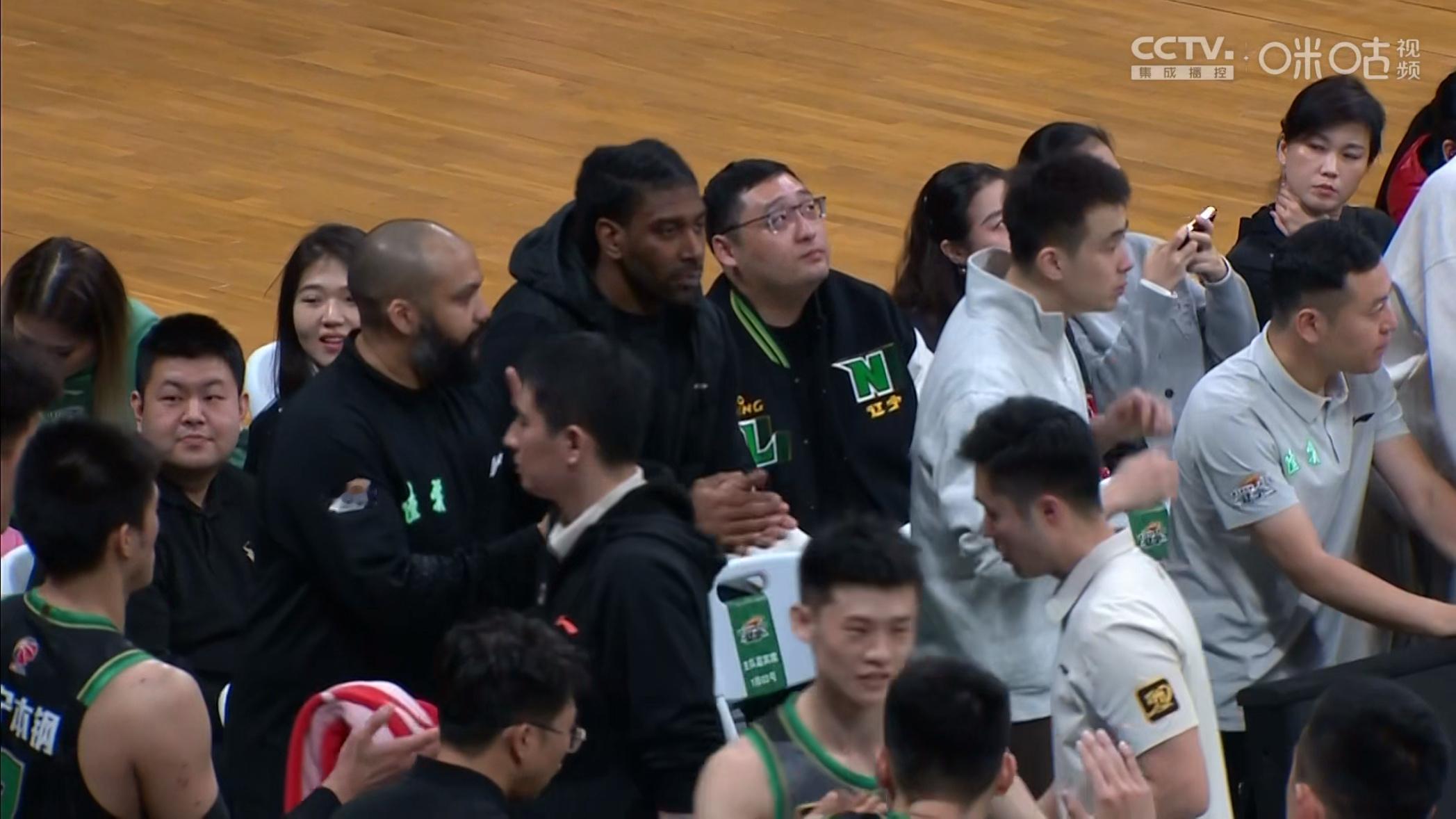 梅奥今晚也来到主场为辽宁队加油💪 