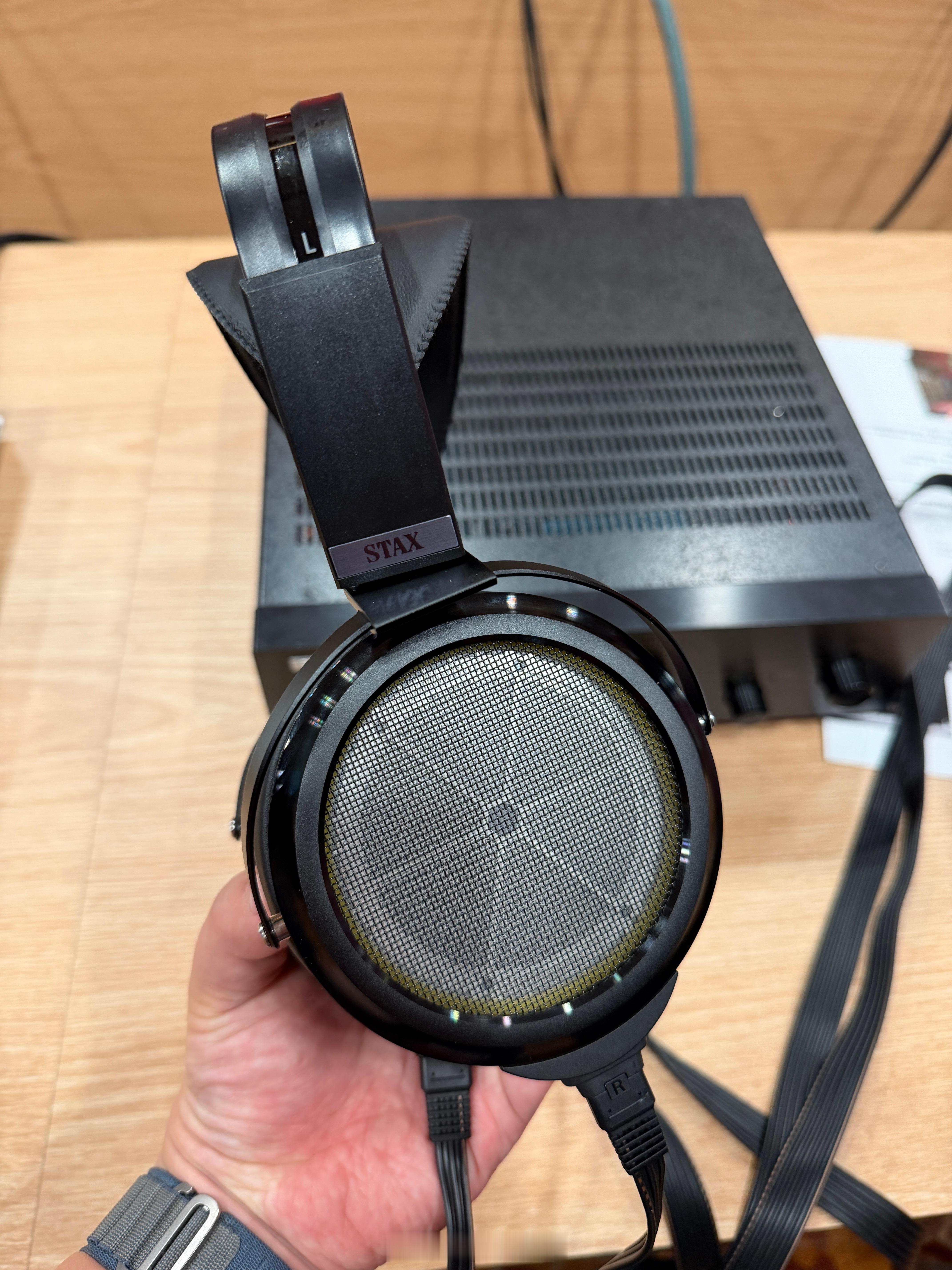 跟大家聊聊我心中的STAX 009D。首先我觉得大部分人并没弄清楚它的身份，首先