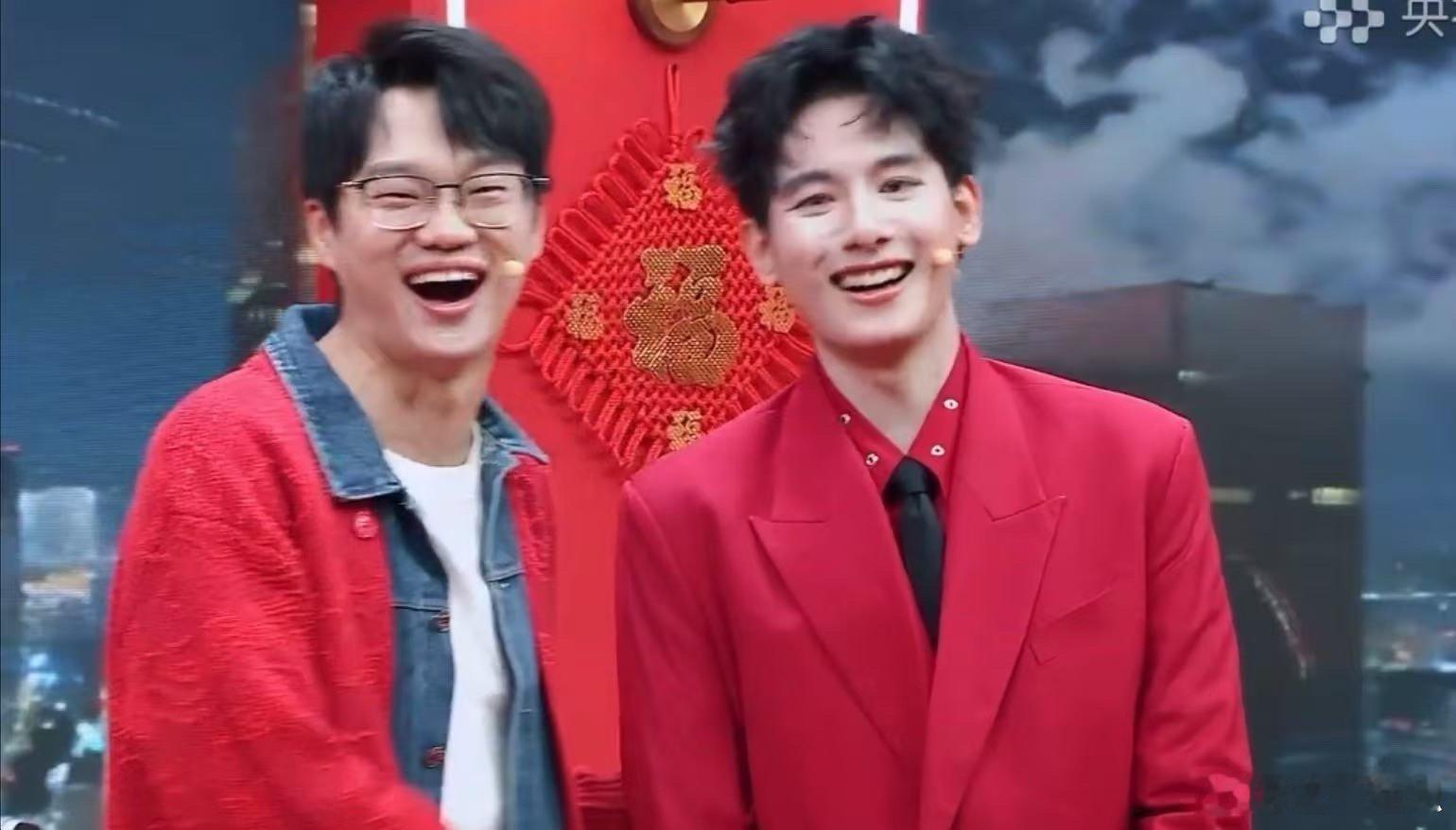 胡先煦说李飞太有活了 李飞这活宝把《下一站春晚》变成欢乐海洋！带着胡先煦他们跳《