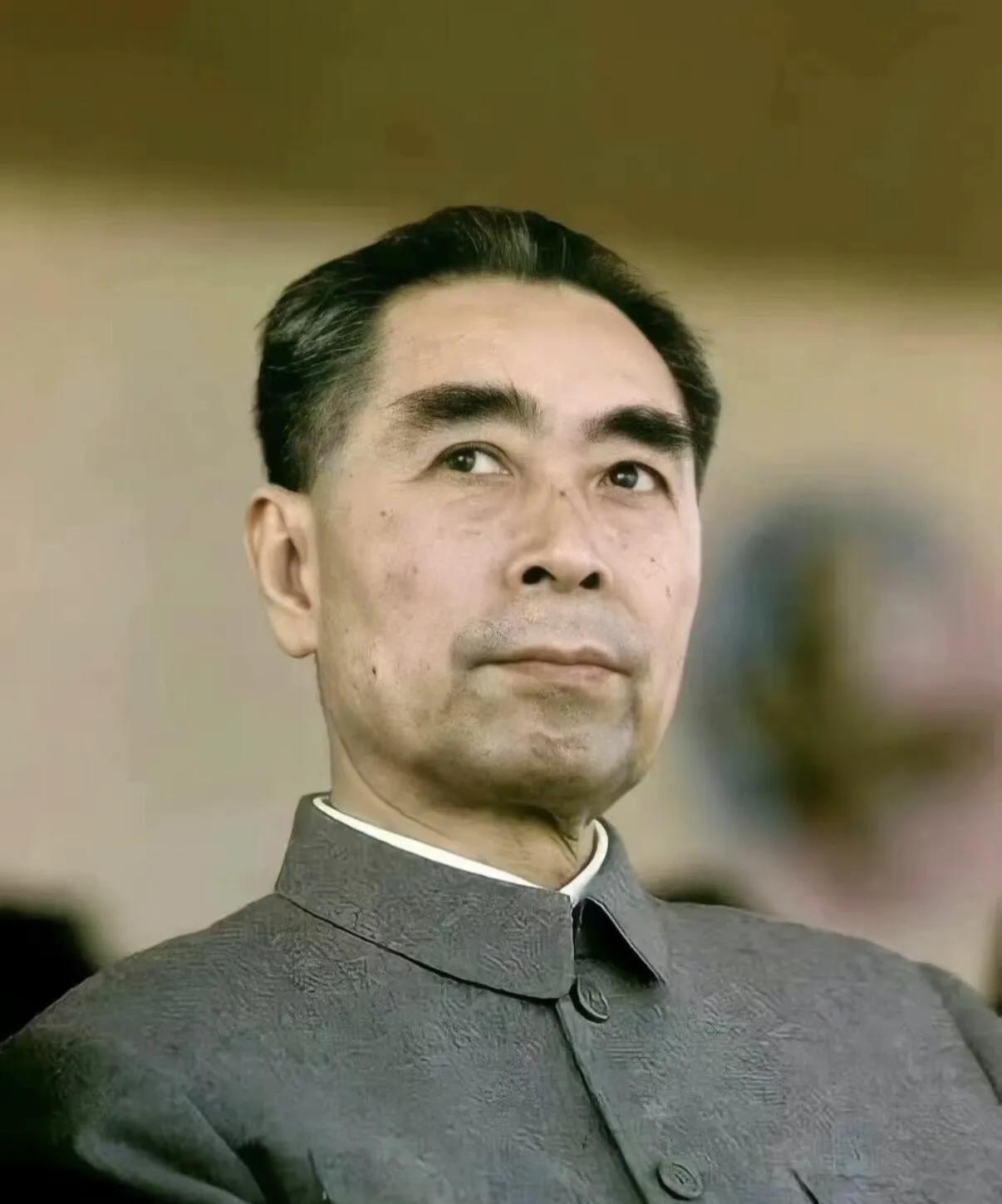 鞠躬尽瘁是一串统计数字
1974年，周恩来总理已是古稀之年，
却以常人难以企及的