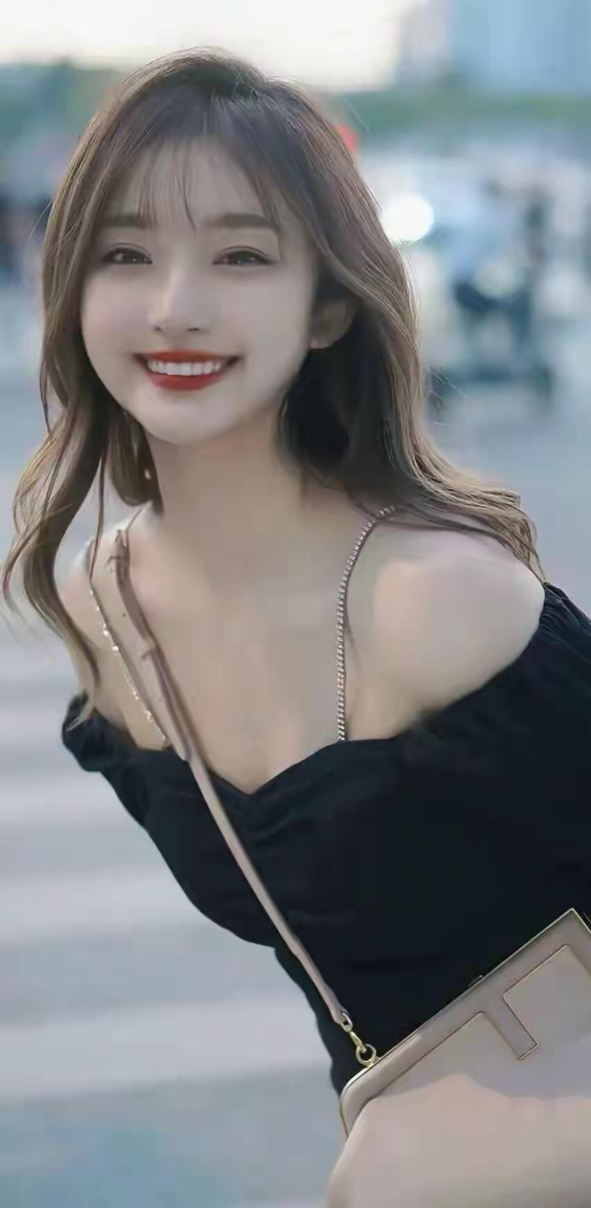 不笑的女孩，我不发……