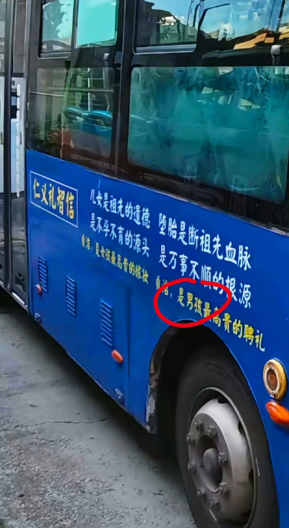 张雪峰刚刚去世，就迫不及待的跳出来，用断章取义，煽动对立来证明张雪峰是对的 。贞