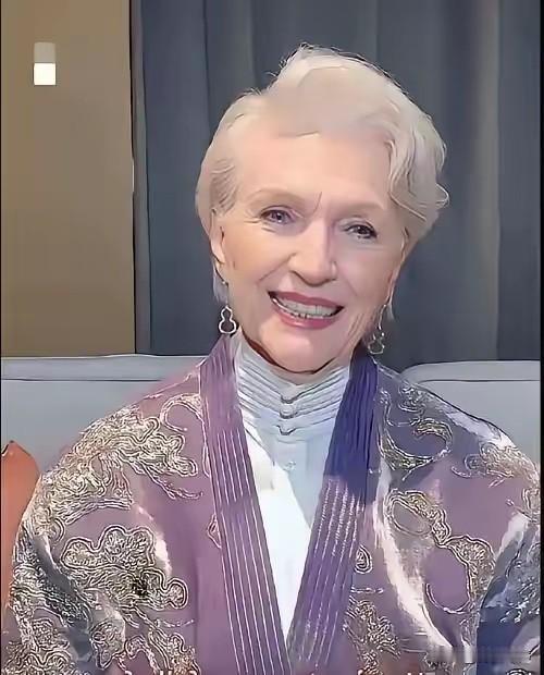 马斯克母亲定居上海！首富妈妈的中国生活太圈粉

​​马斯克的母亲，长年住在咱上海