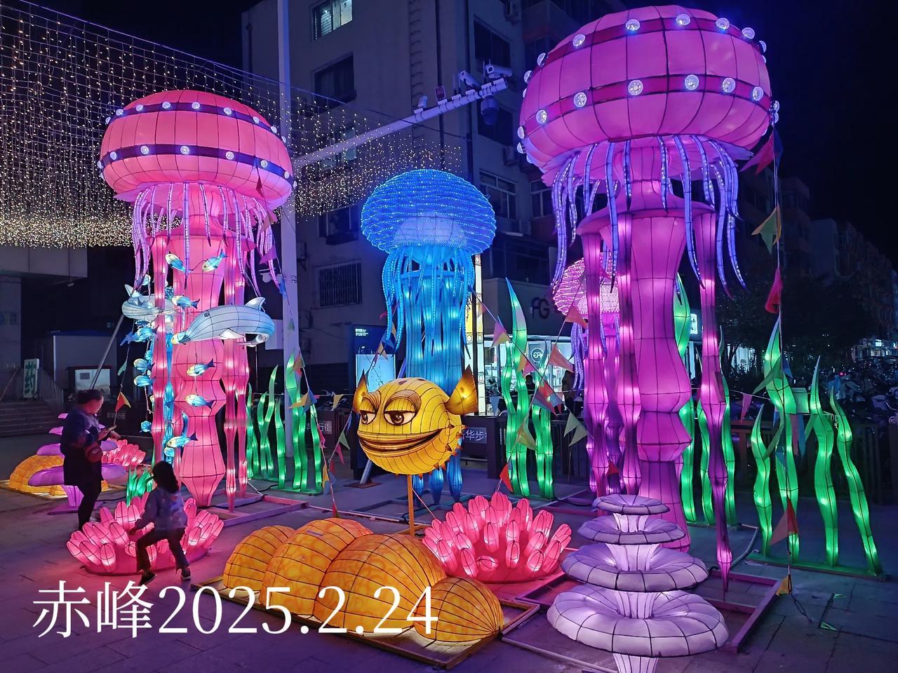 分享一张夜景图片随手一拍，商业街夜景。