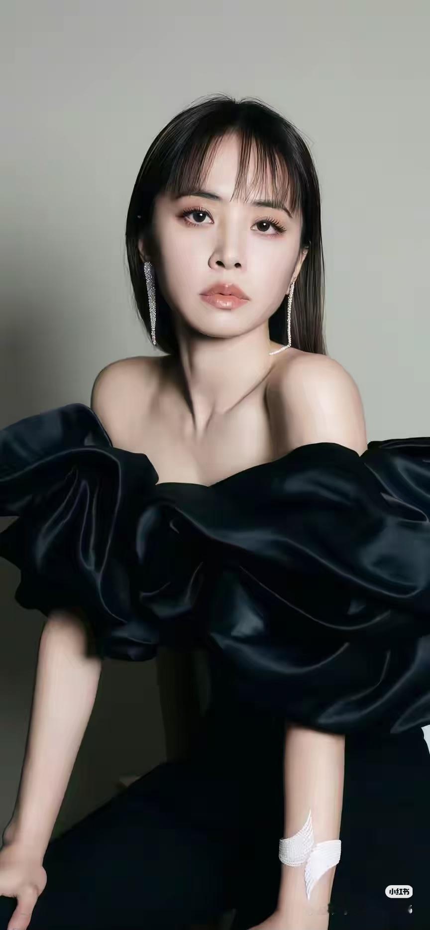 我一直觉得穿搭贵在贴合自身气质。不用刻意浮夸修饰，舒服耐看就很好。找准适合自己的