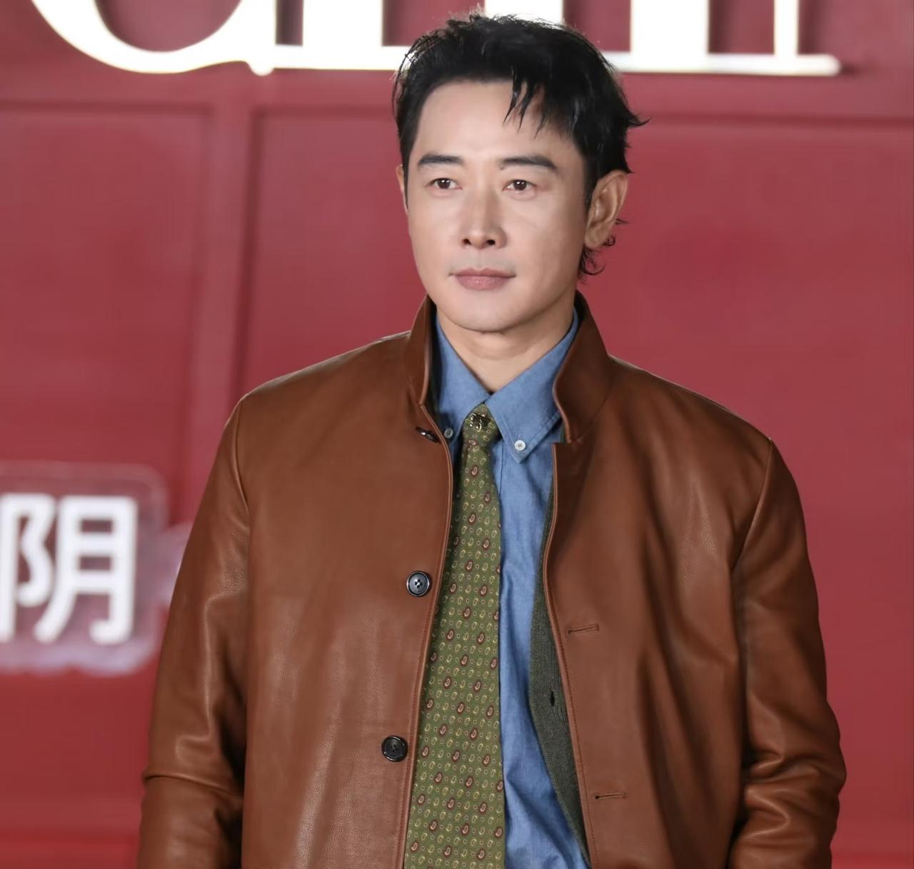 终于知道了，
为什么罗晋中年发福这么明显，
理由其实很简单，不是因为他年纪大了，
