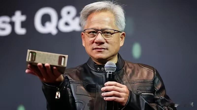 请确认眼神，他就是黄仁勋，我相信很多人知道他，经常往来于美国中国和台湾省，卖芯片