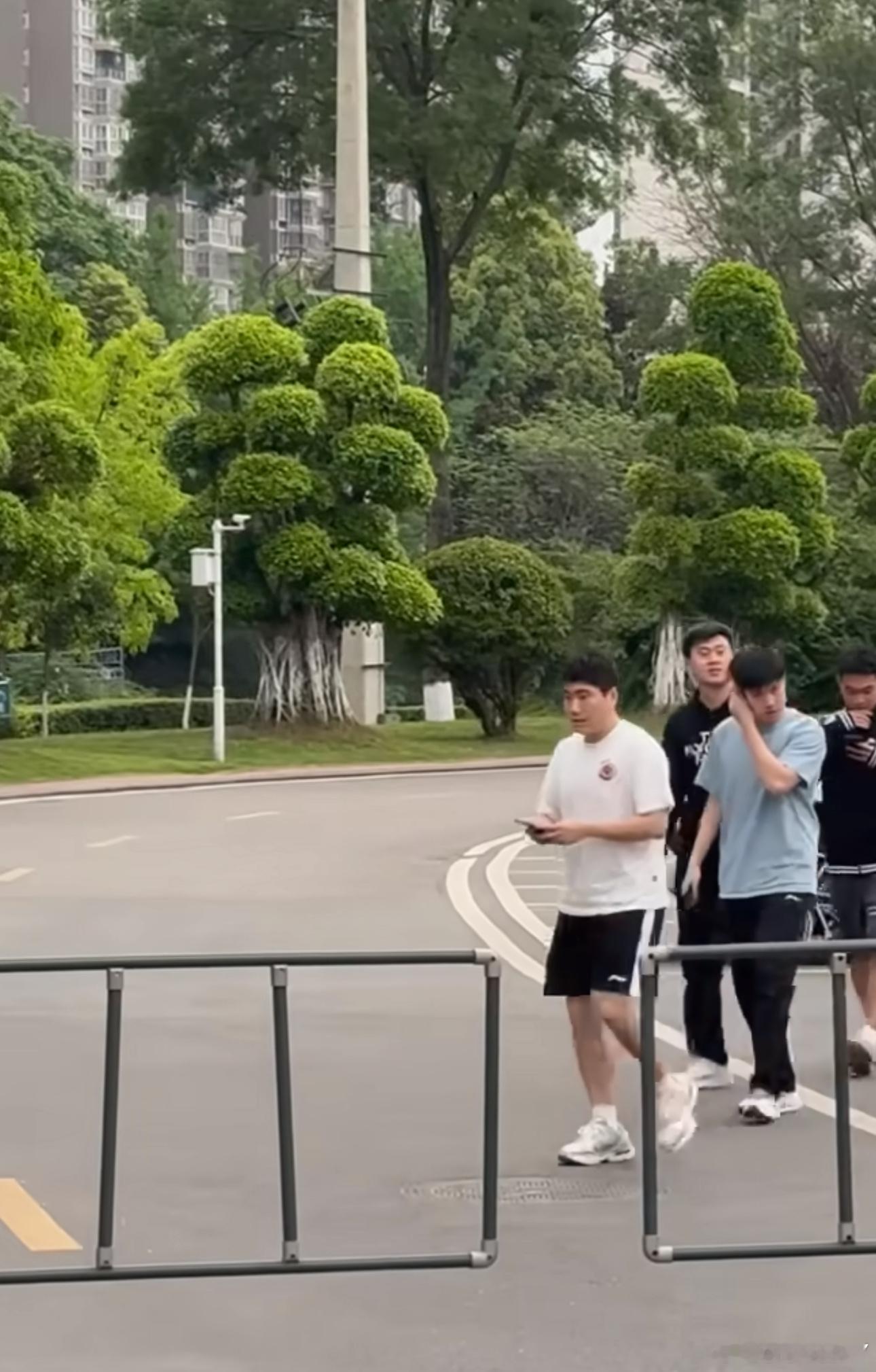 晴天霹雳一声巨响粮油组合闪亮登场和筐子住也没啥不好——“显得我瘦”[熊猫] ​​