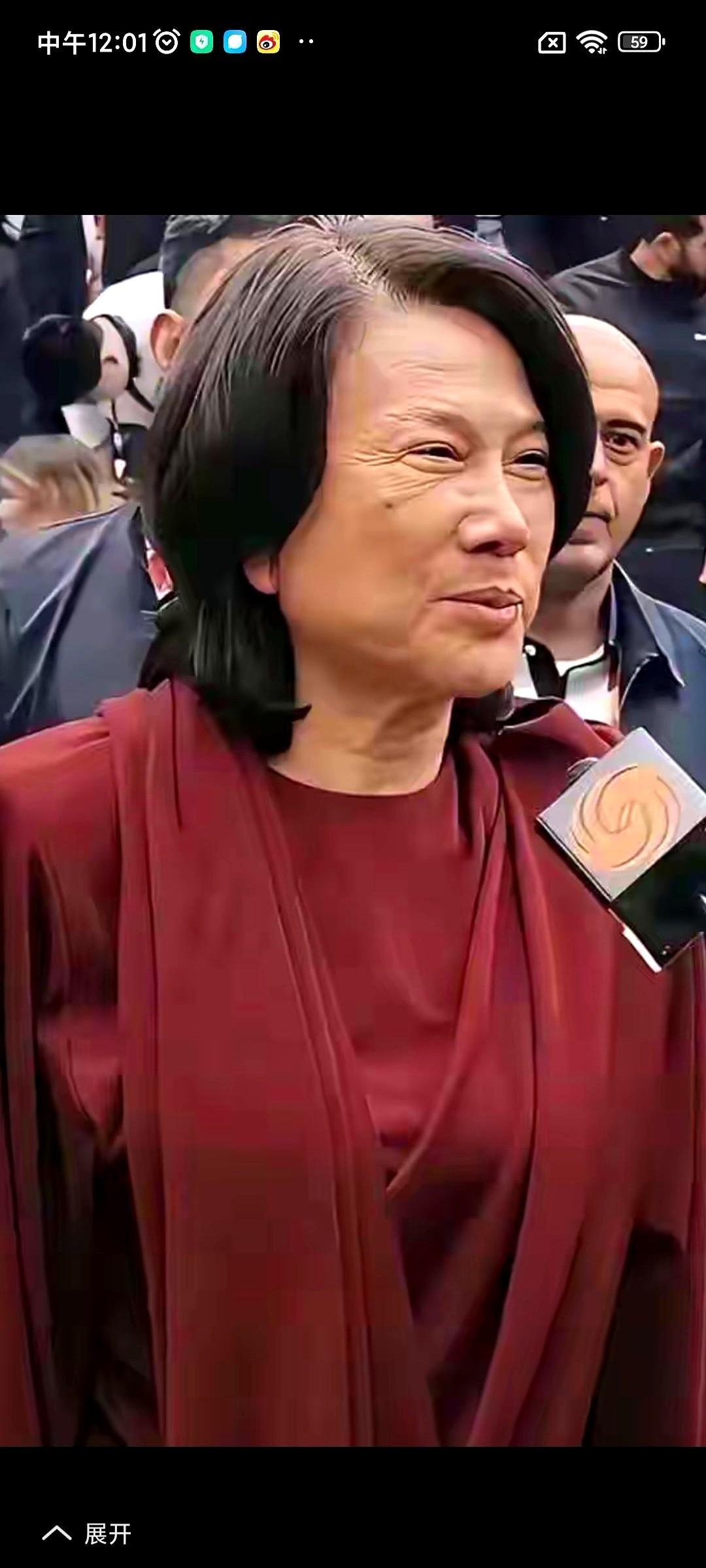 71岁的董明珠，拿下了第五届格力董事长任期。
但在同一张任命书上，她兼了12年的