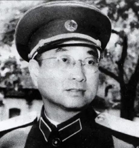 1961年，陈赓，死了，58岁，开国大将里，他走得最早，而当天正在上海的粟裕，听