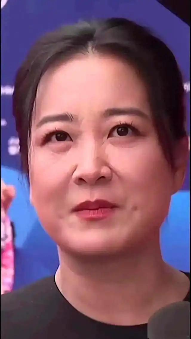 贾玲以前笑起来真好看，现在…… ​​​