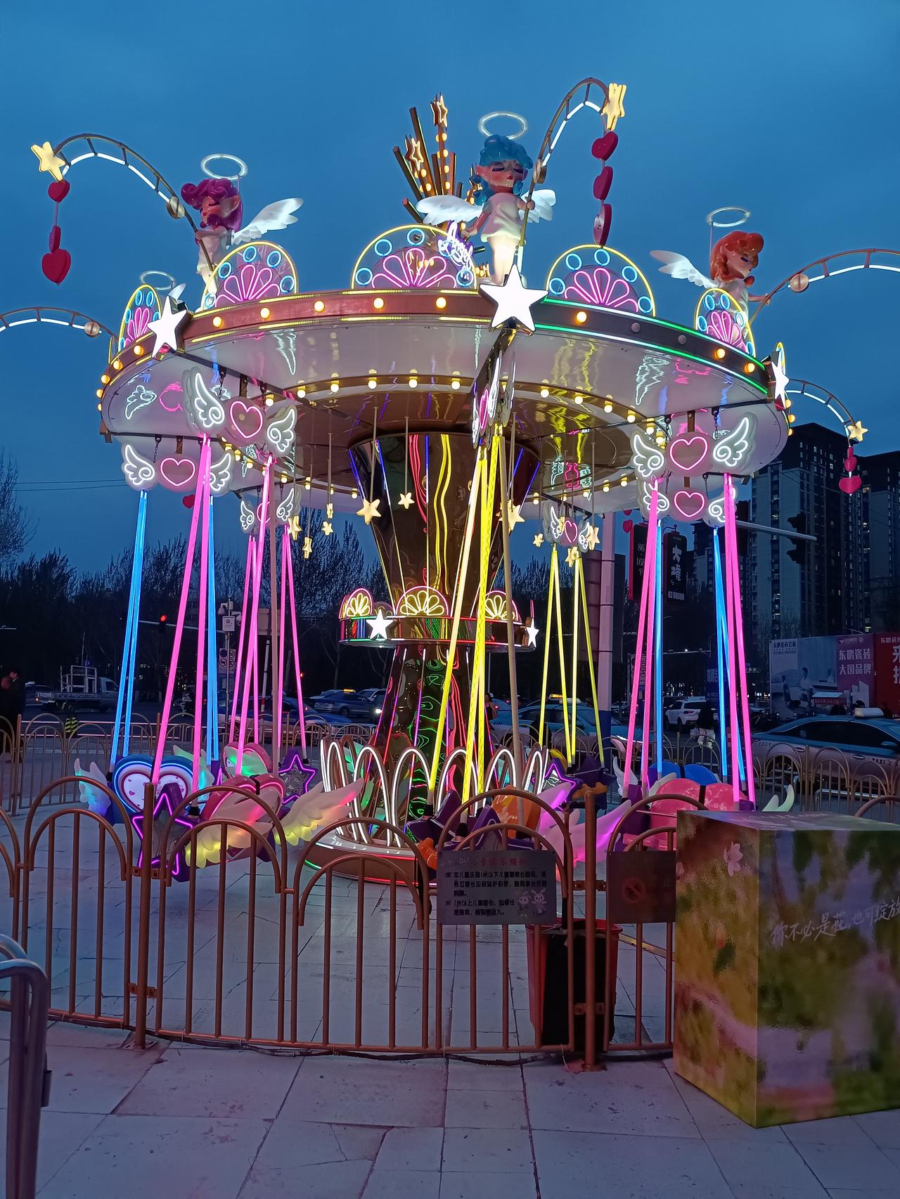 佳木斯万达广场看着挺漂亮吧。！