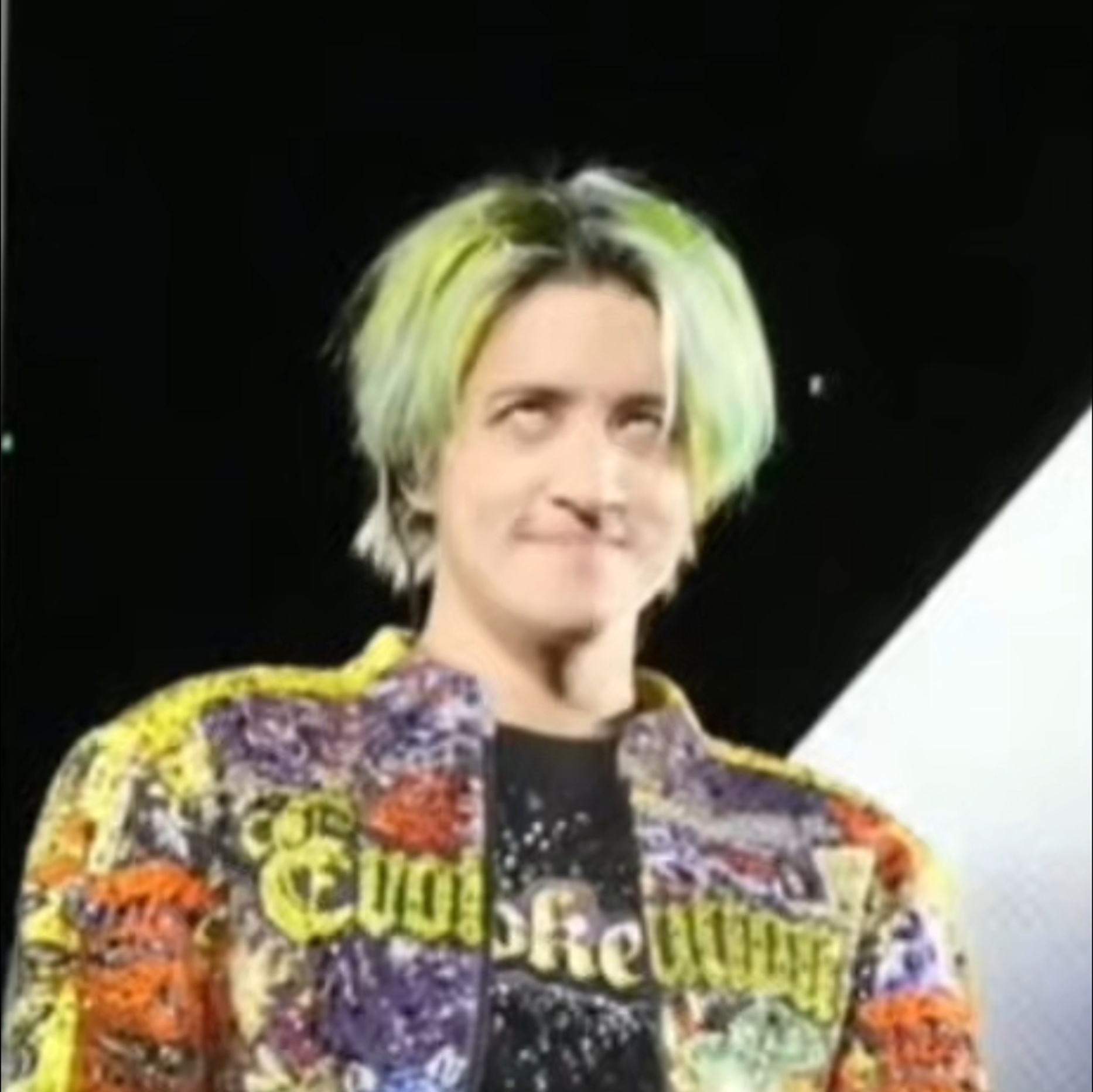 薛之谦好用力的饭撒 薛之谦搞笑男人设不倒🤣小表情好好笑，其实...正常饭撒的时