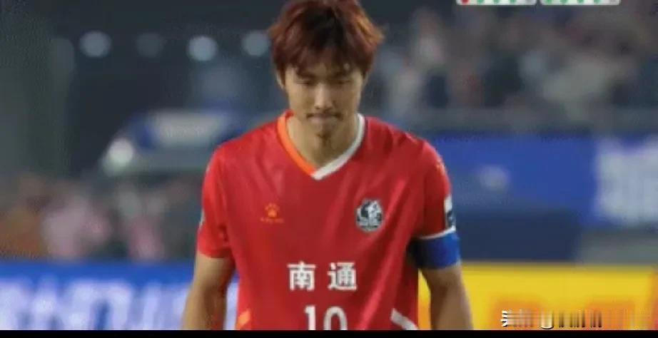 苏超冠军产生，泰州队4:3南通！
历史时刻
看着像欧冠美超
带劲儿
这说明咱们民