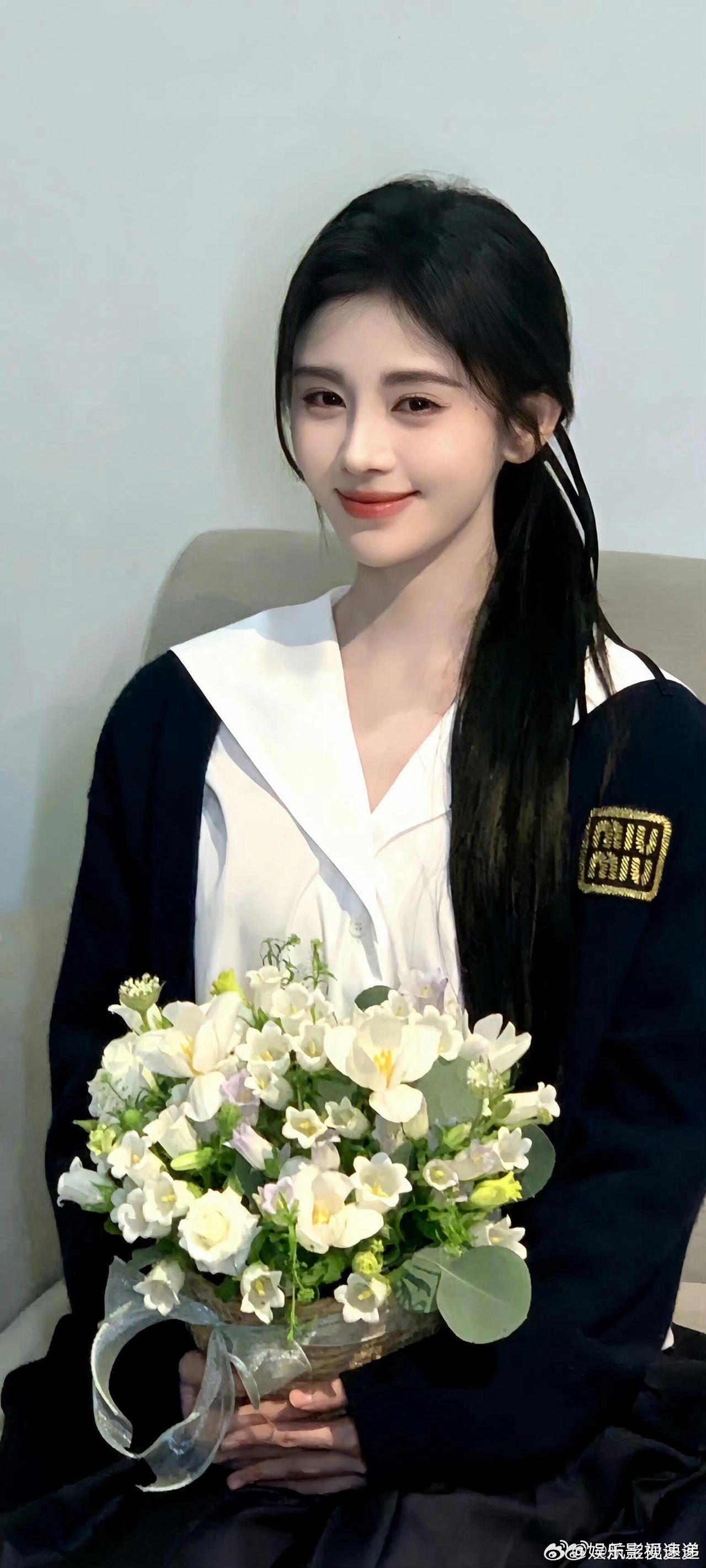 不愧是鞠式美学 鞠婧祎真的太会打扮了，每次出现都能给人新的惊喜，那种精致感和氛围