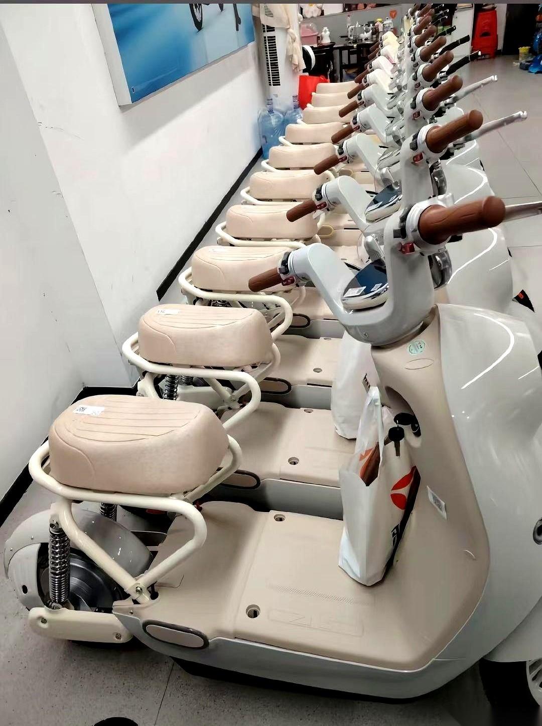 00后那句“既然没法载孩子，那索性不生了”，我直接一个拍案叫绝。
真的，我愣是想