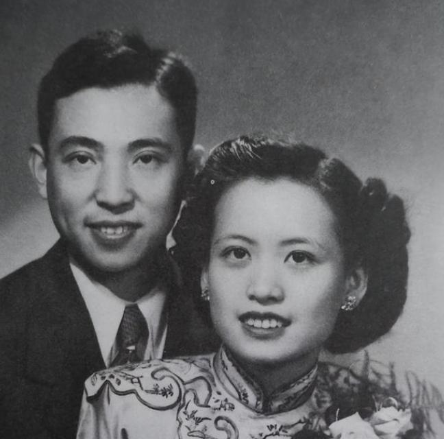 野人山没死成，诗却快死了，他怎么又活过来了。
穆旦从野人山爬出来时，肠子都快烂了
