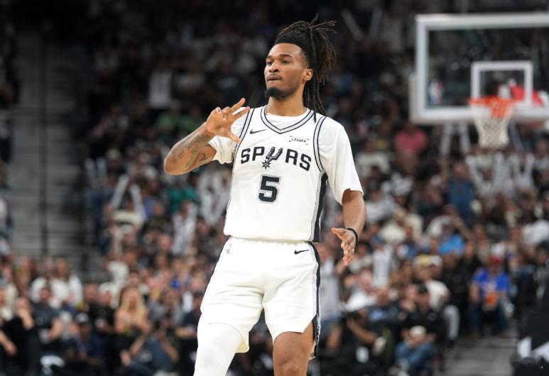 NBA季后赛西部首轮G5，马刺114-95战胜开拓者。赛后，卡斯尔接受了采访，谈
