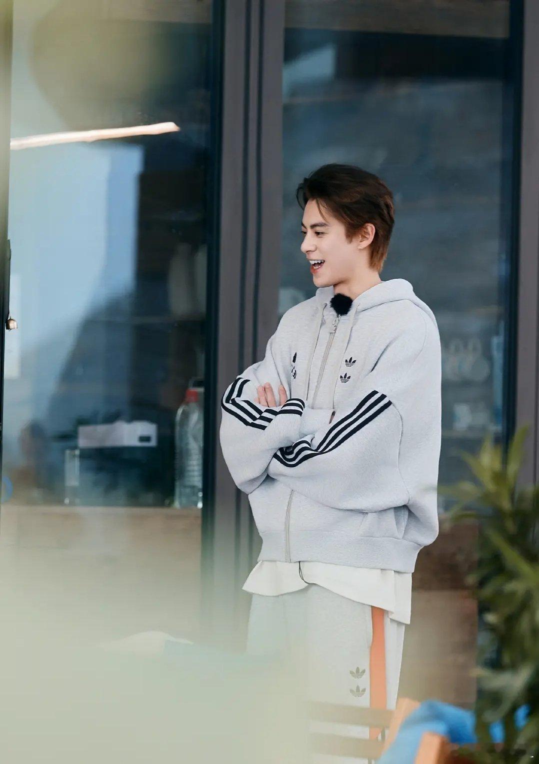 感觉他俩搭会很尴尬，王鹤棣不是孙千喜欢的类型吗 看之前综艺的切片千的眼神😳（知