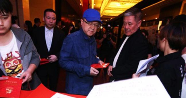 2014年，成龙高调举办60岁寿宴，成龙打电话给赵本山："赵兄，过几天就是我60