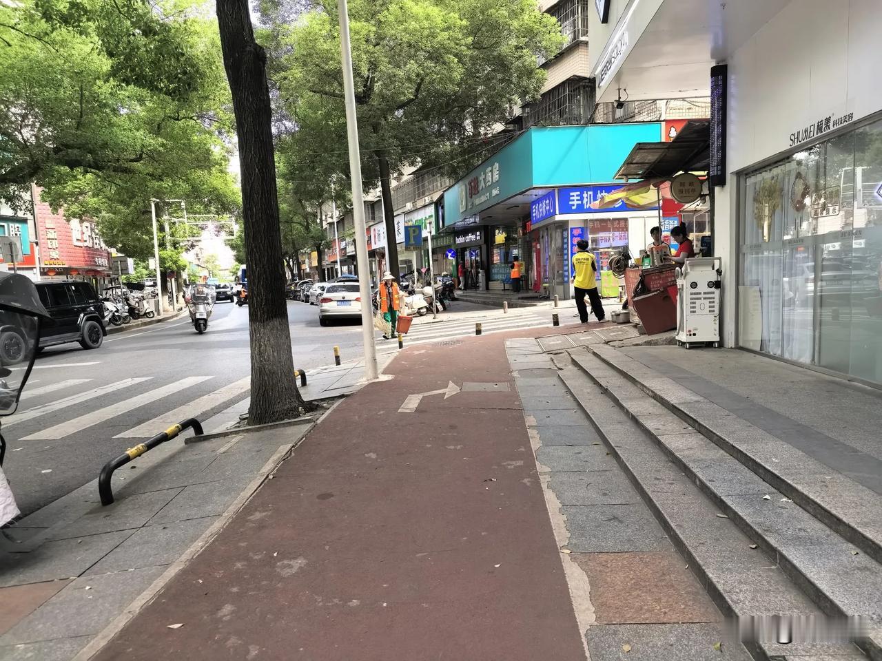 从昨晚起株洲大雨倾盆大雨盆，随之把高高在上的气温也浇下了近10度的温度，凉快透了