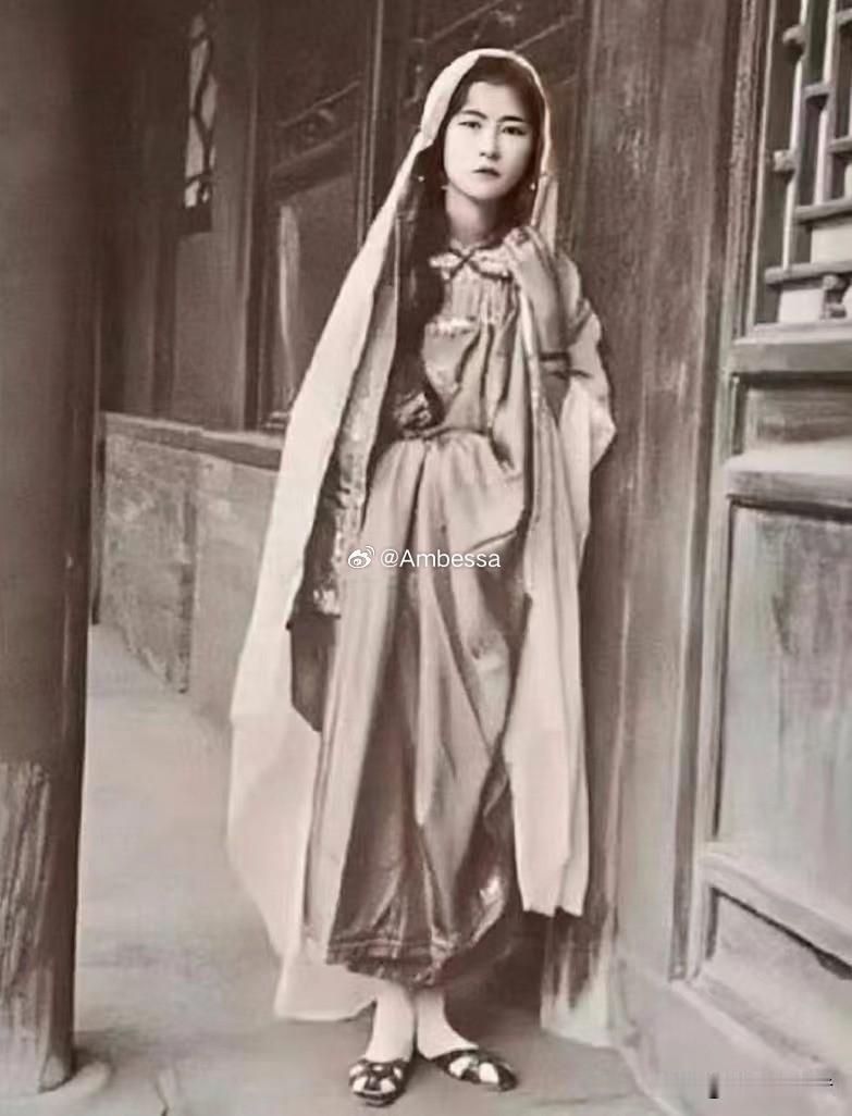 这才是1924年20岁的林徽因在北京真实样貌，不要被电视剧骗了。那时候的她沉鱼落