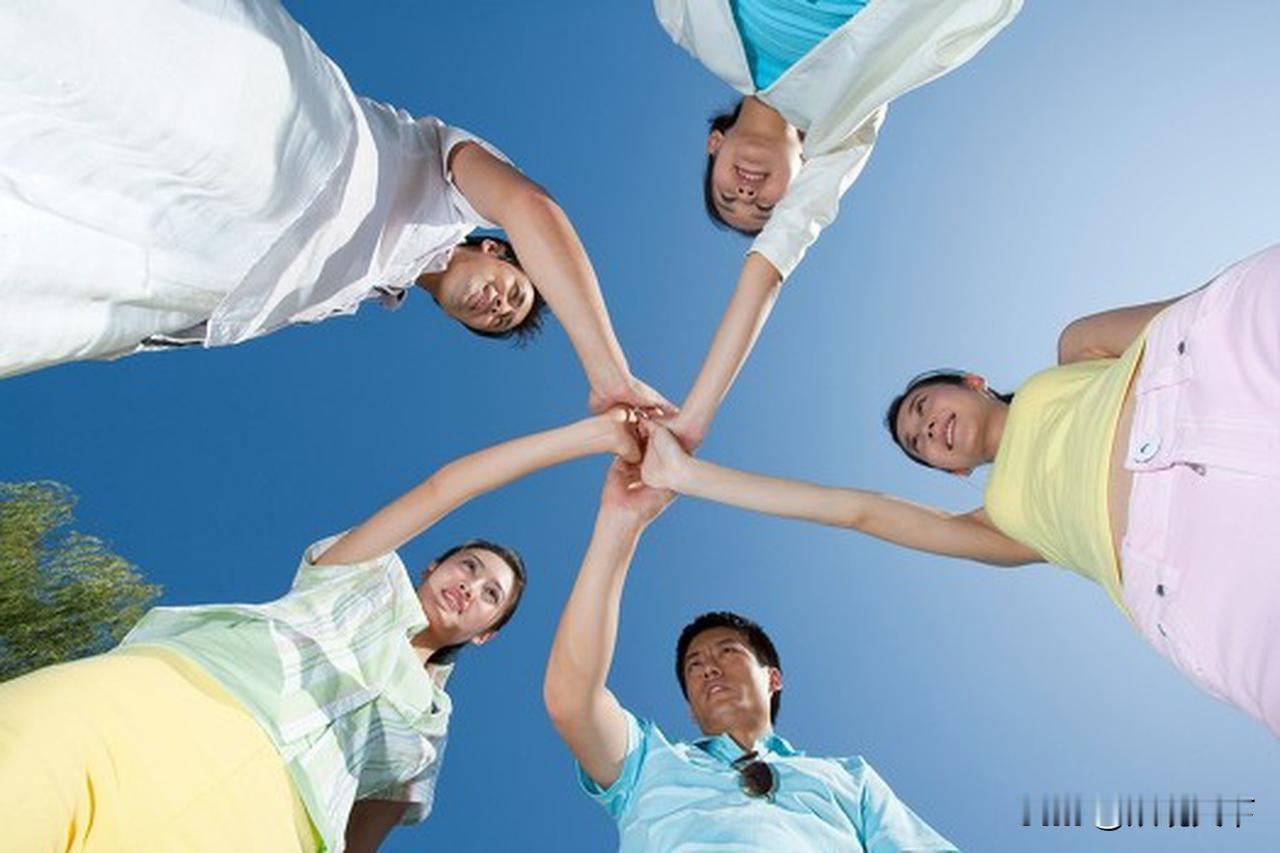 越长大越明白，与人相处最关键的，从来不是对方兜里有多少钱。
而是他做人的底线，和