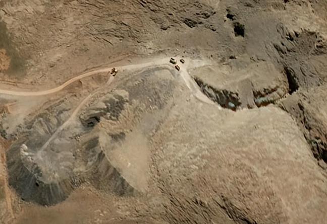 美伊停火才没几天，伊朗就偷偷搞事情，趁着休战空档，疯狂挖掘被美以轰炸后埋在地下的