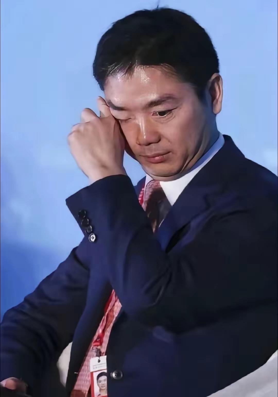 全网最倒霉的人，
估计就是刘强东本人了！
京东在法国巴黎的仓库被人一锅端了，损失