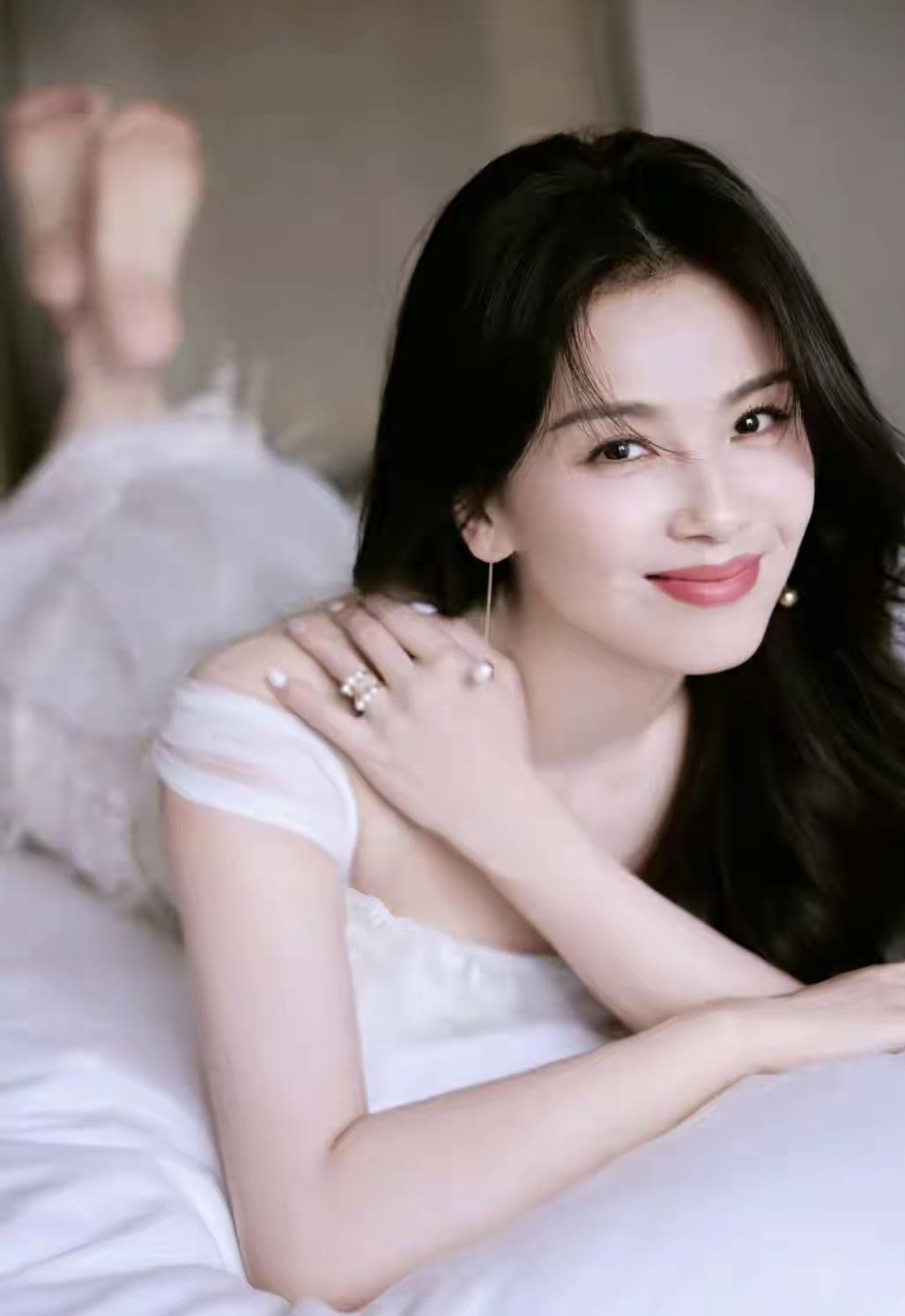 演员刘涛的女儿王紫嫣都要上大学了，这个时间过得真的太快了！

现在我比较少看剧了