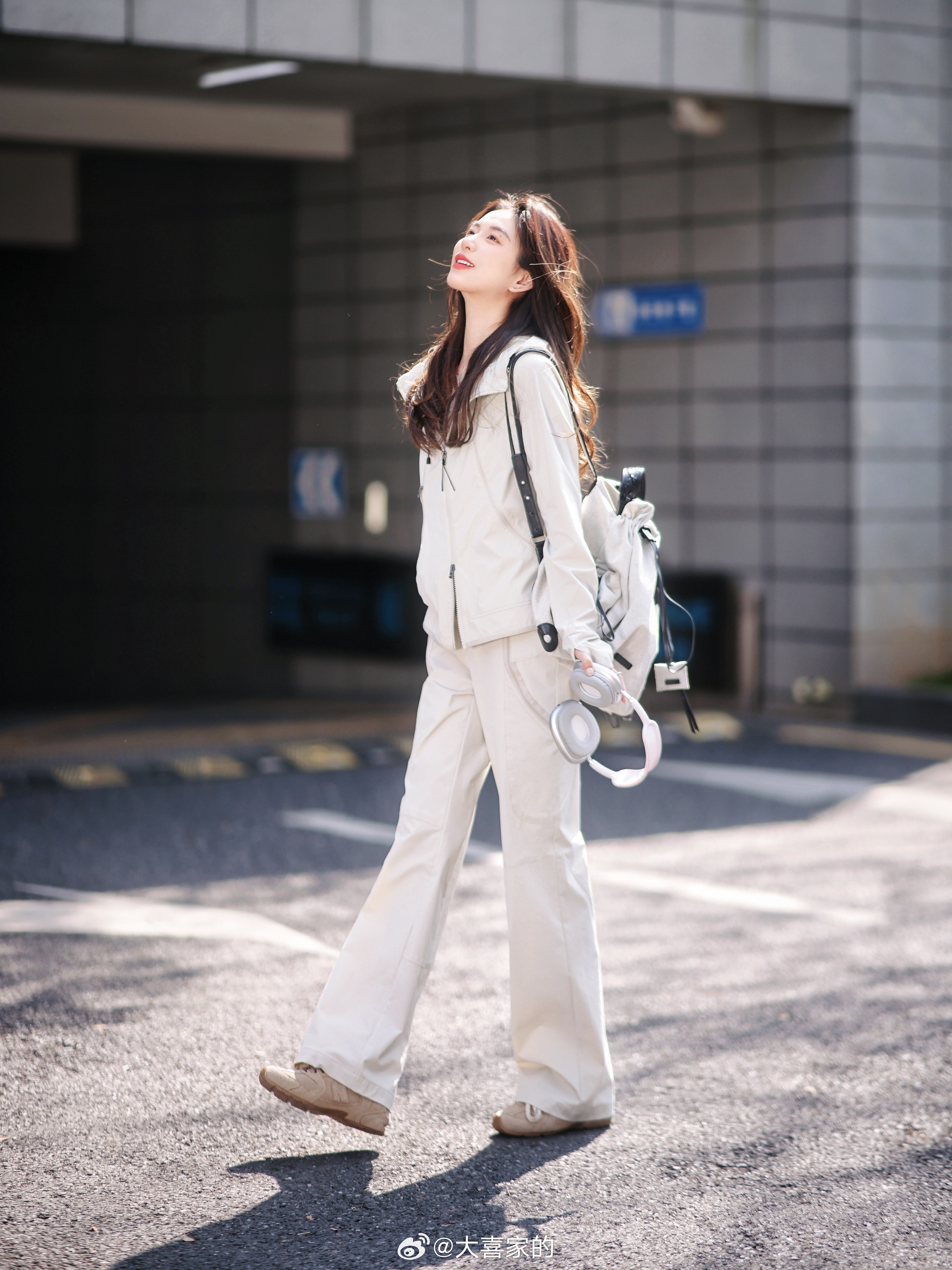 我宣布这套是本粒最好的户外搭子！轻薄单层！贼舒服 还防水防泼溅 外套+休闲裤 一