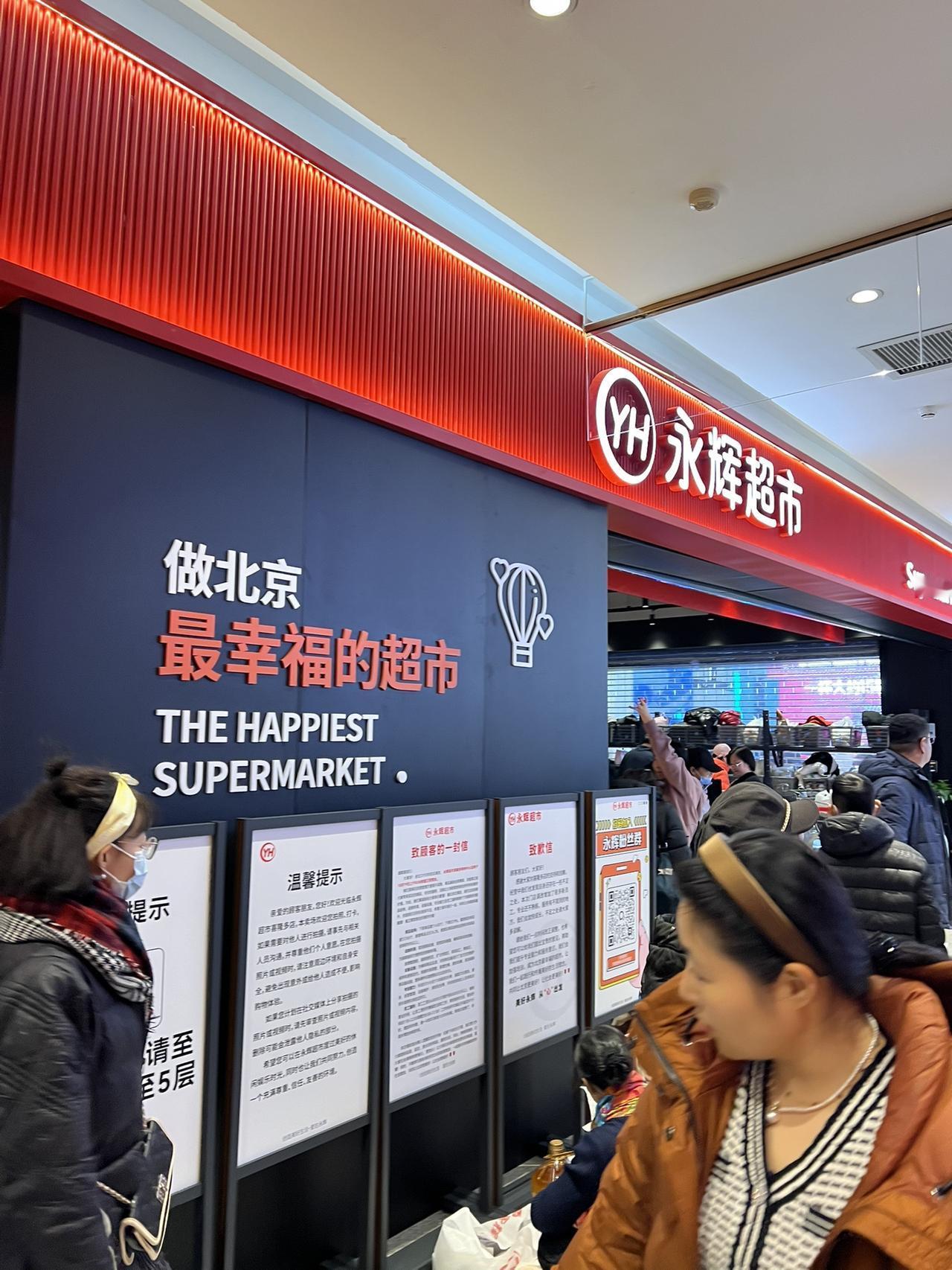 人山人海人来人往 每个人都在奔赴各自不同的人生 人潮拥挤 身体和灵魂总有一个在路