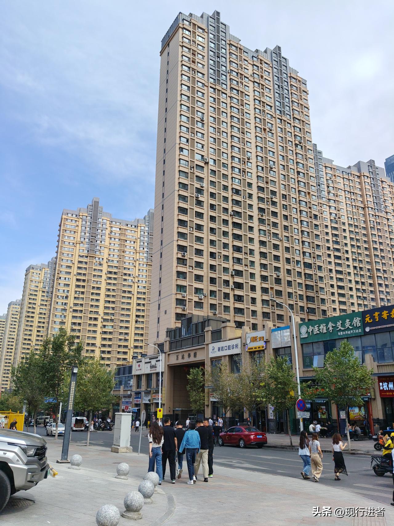 乌市发展潜力应该很强，下火车之后让我看到了不一样的风貌。
之前总对乌鲁木齐有刻板