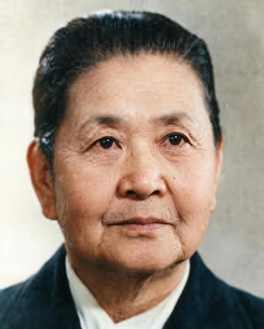 1949年，新中国成立后，她出任中央人民政府卫生部部长，丈夫是西北军统帅，著名爱