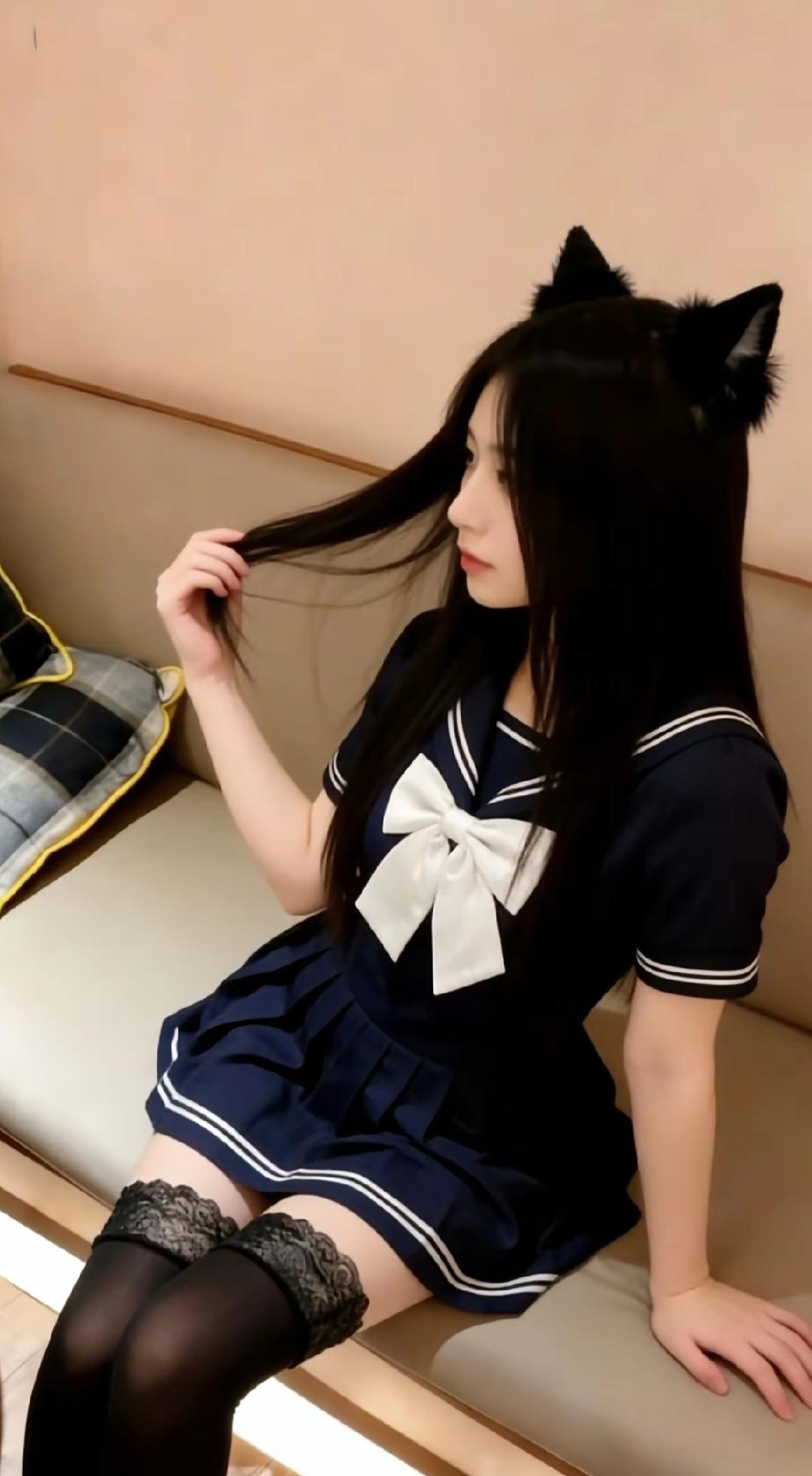 爱到深处全是泪
情到浓时总卑微
真心错付难回头
余生只剩空伤悲
 [心][心][