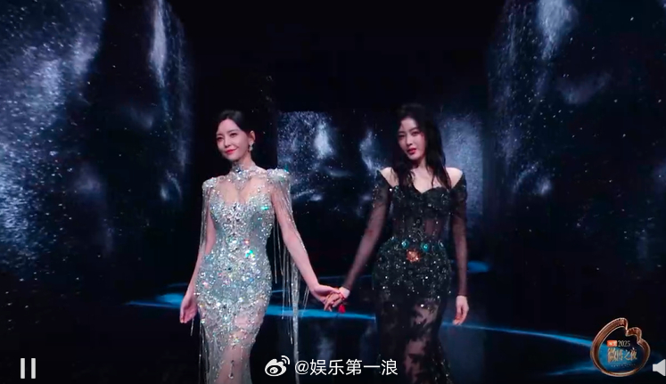 于文文晕倒后首露面于文文张天爱黑白女神 完全黑白女神！ 