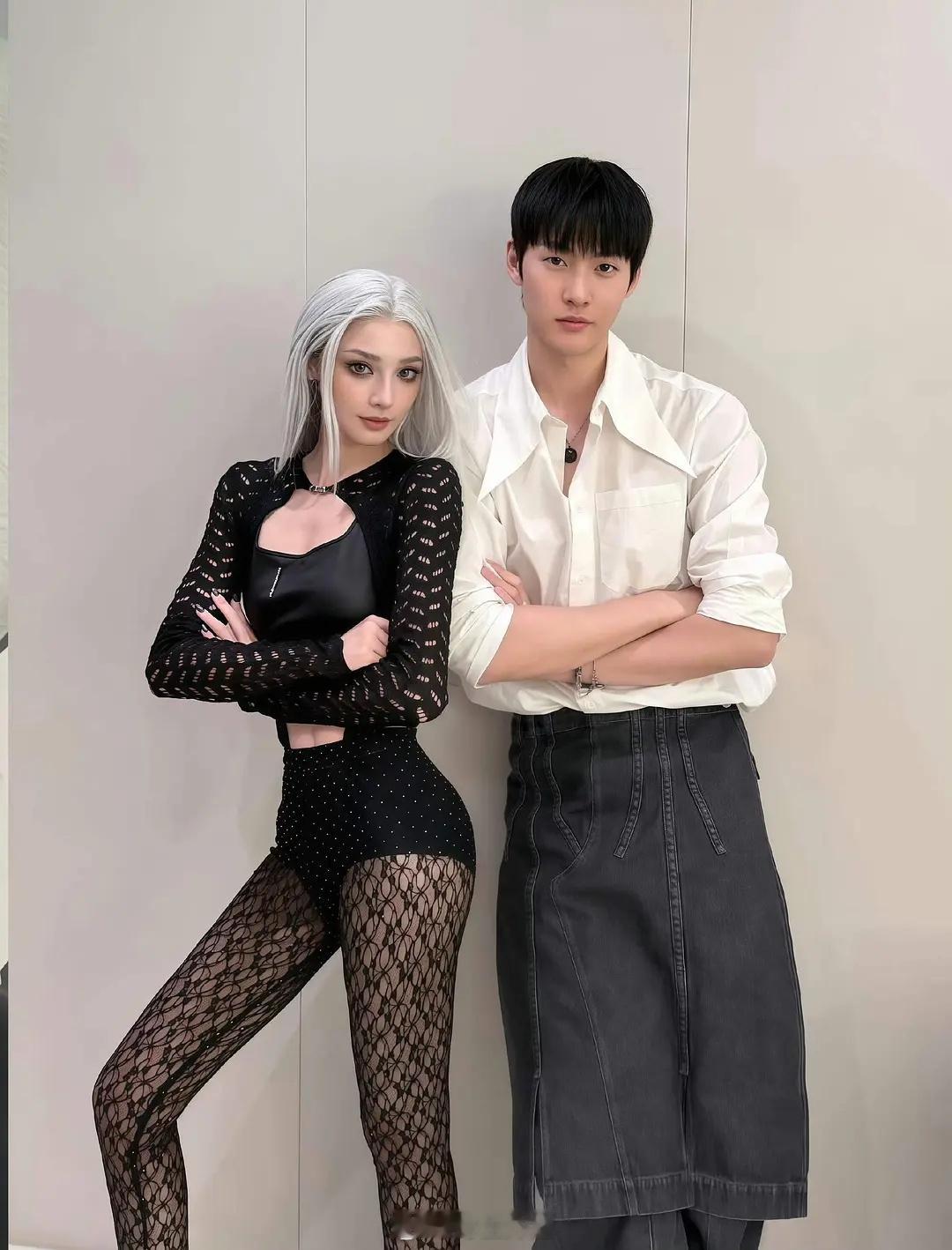 这是彭小苒吗？？？刚刷到这张图谁懂美死了，好像刚从赛博世界穿越过来 