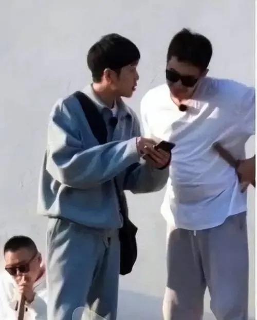 林更又被黑了❗有人说他长相平常。
身材忽胖忽瘦。
林更新，九亿少女的恶梦”这一标