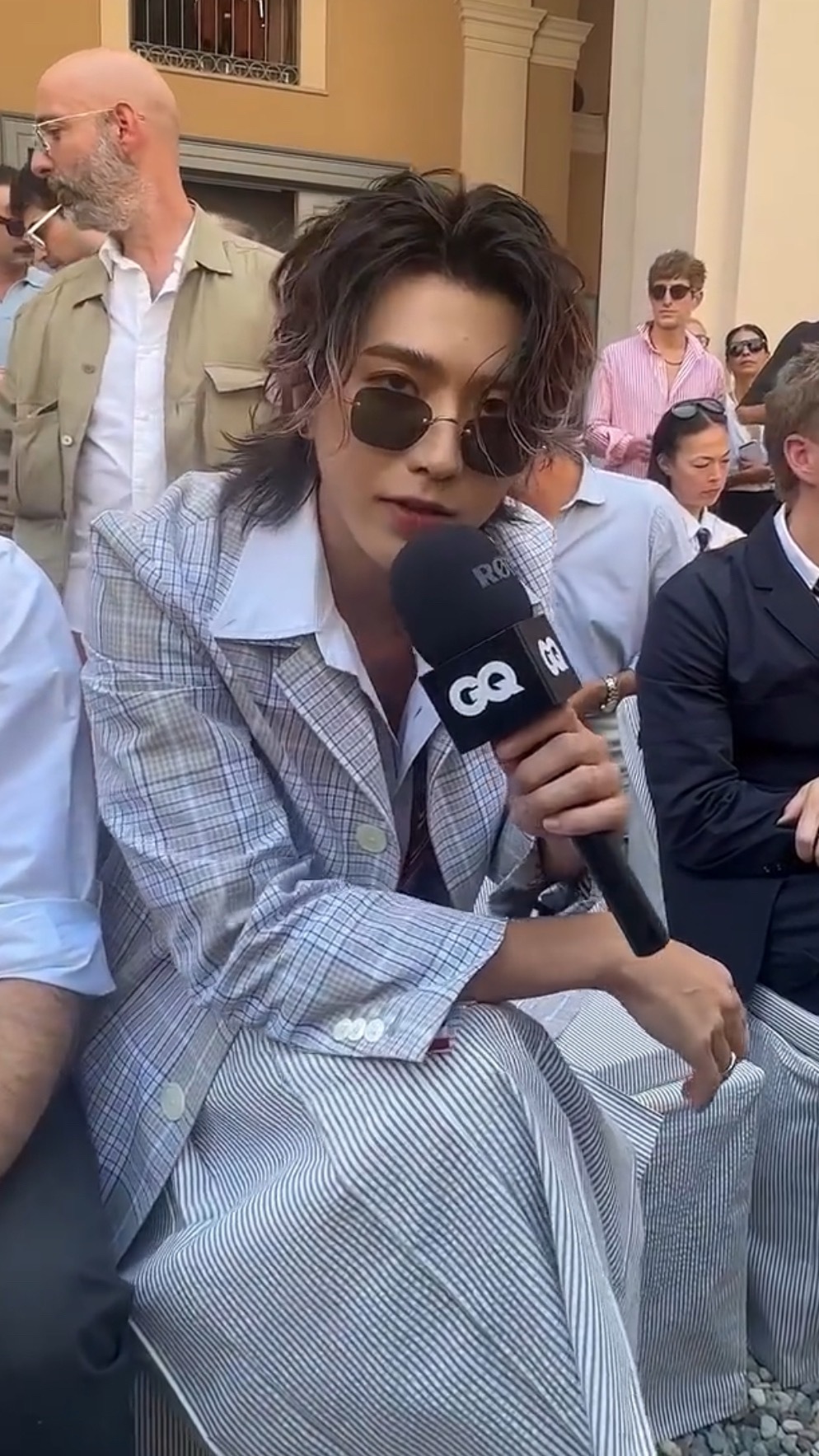 呃呃呃我家萌妹子就这样看着我我是受不了的（ 