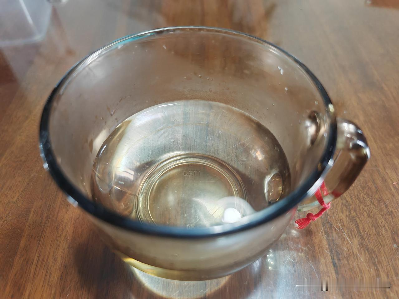 三选一，我选白开水。
我认为年龄不同，选择性就不同，也许年轻人会喝可乐，小孩子会