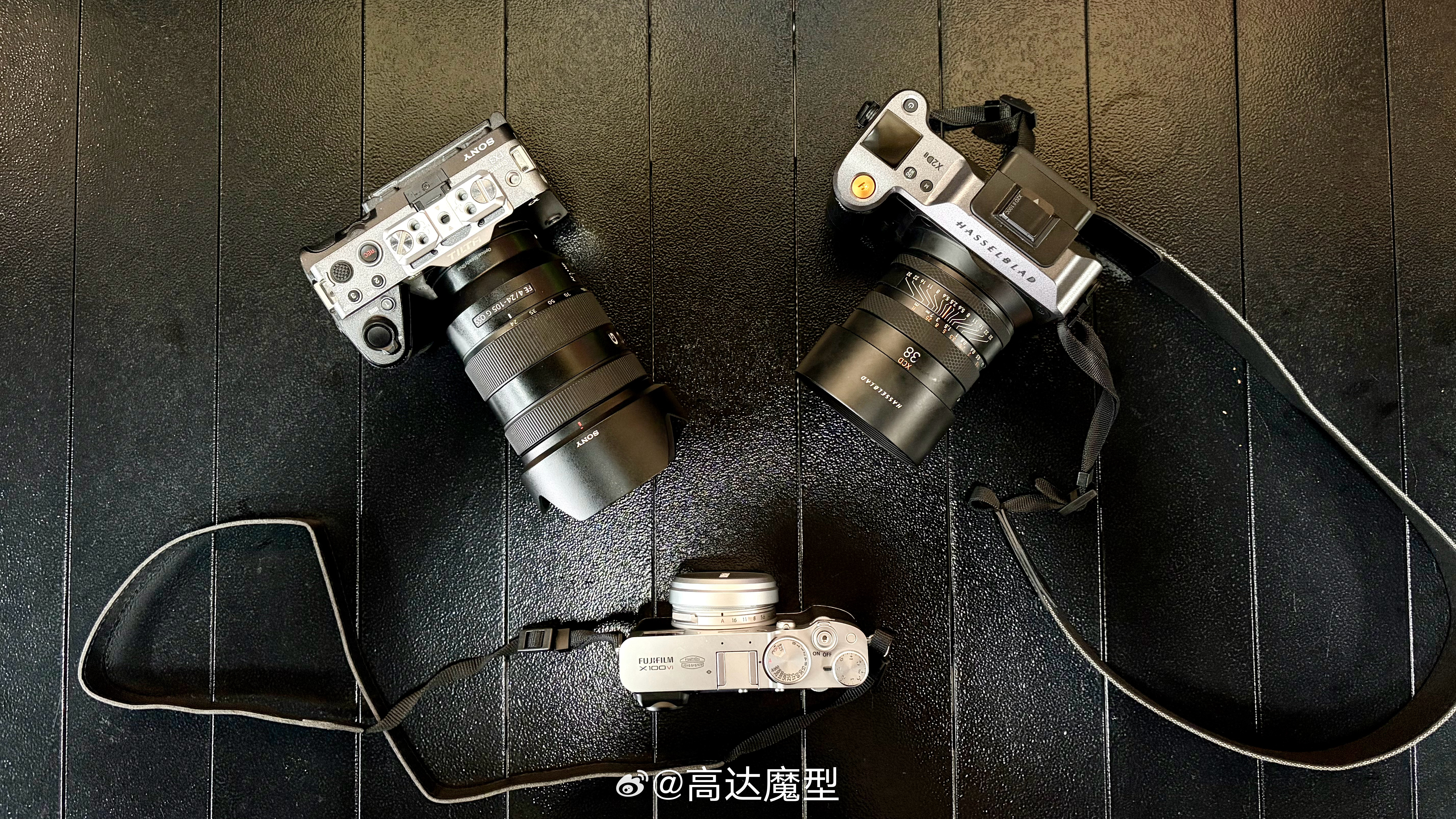 各有各的好吧….FX3拍视频，X2D2拍照片，x100VI轻便些 