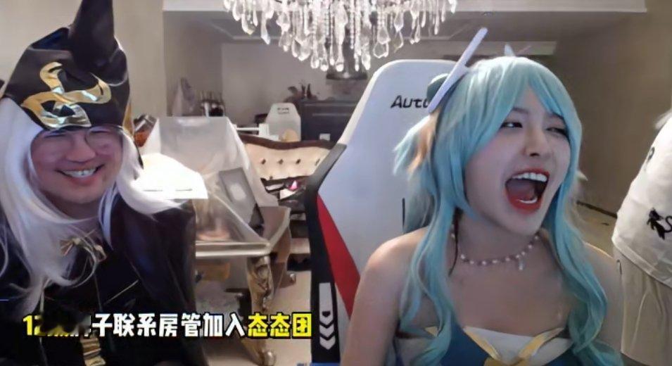 你艾希我奶妈！姿态Rita出cos复刻经典引用直播间的一句话：女的是cos,男的