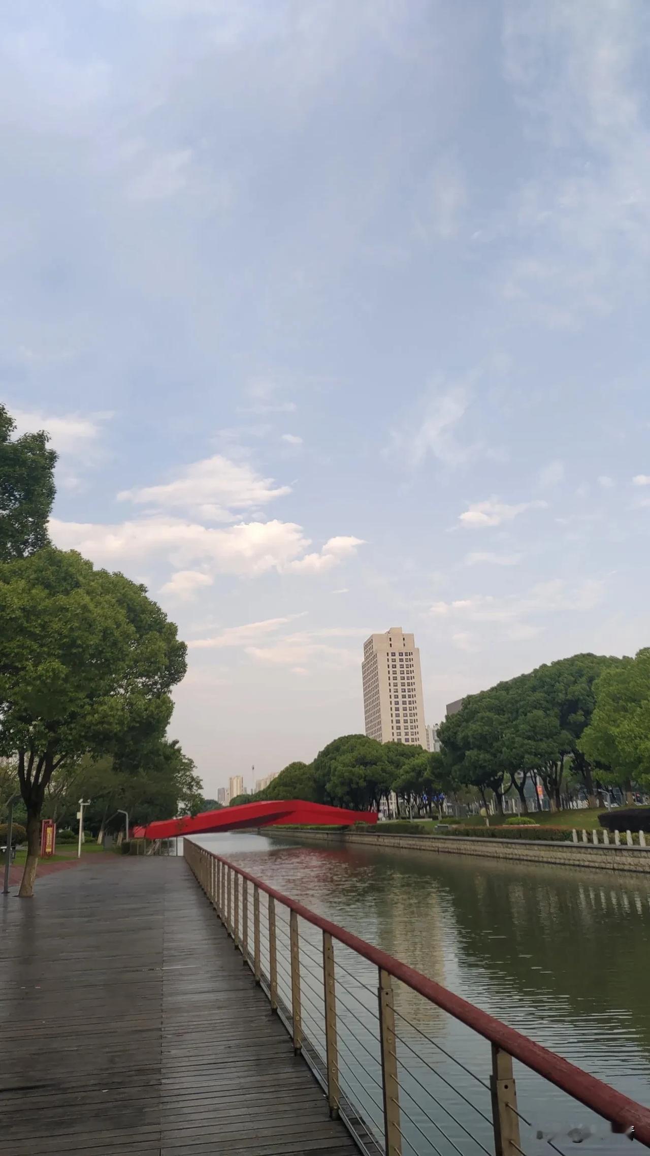 我新发布的内容被官方推荐啦！👍你也快来发布一条吧！带记录真实生活话题，更容易被