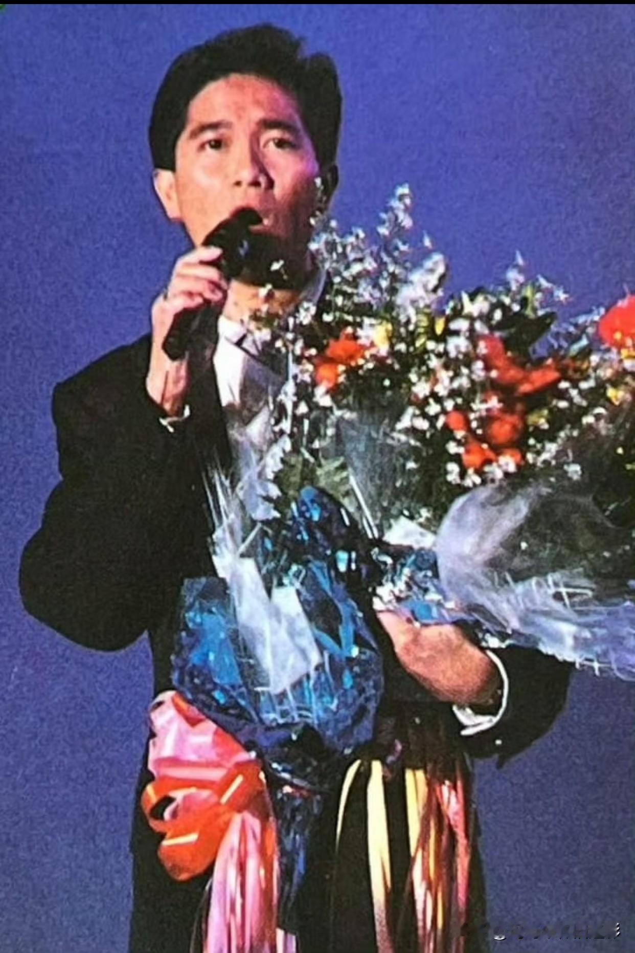 少年翩翩来，指尖花盛开