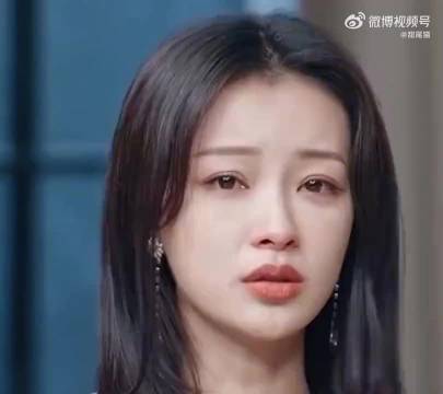 #德子的窝[超话]##董子健看孙怡获奖的眼神#
一场万众瞩目的颁奖盛会，话题却偏移到董子健凝望孙怡的