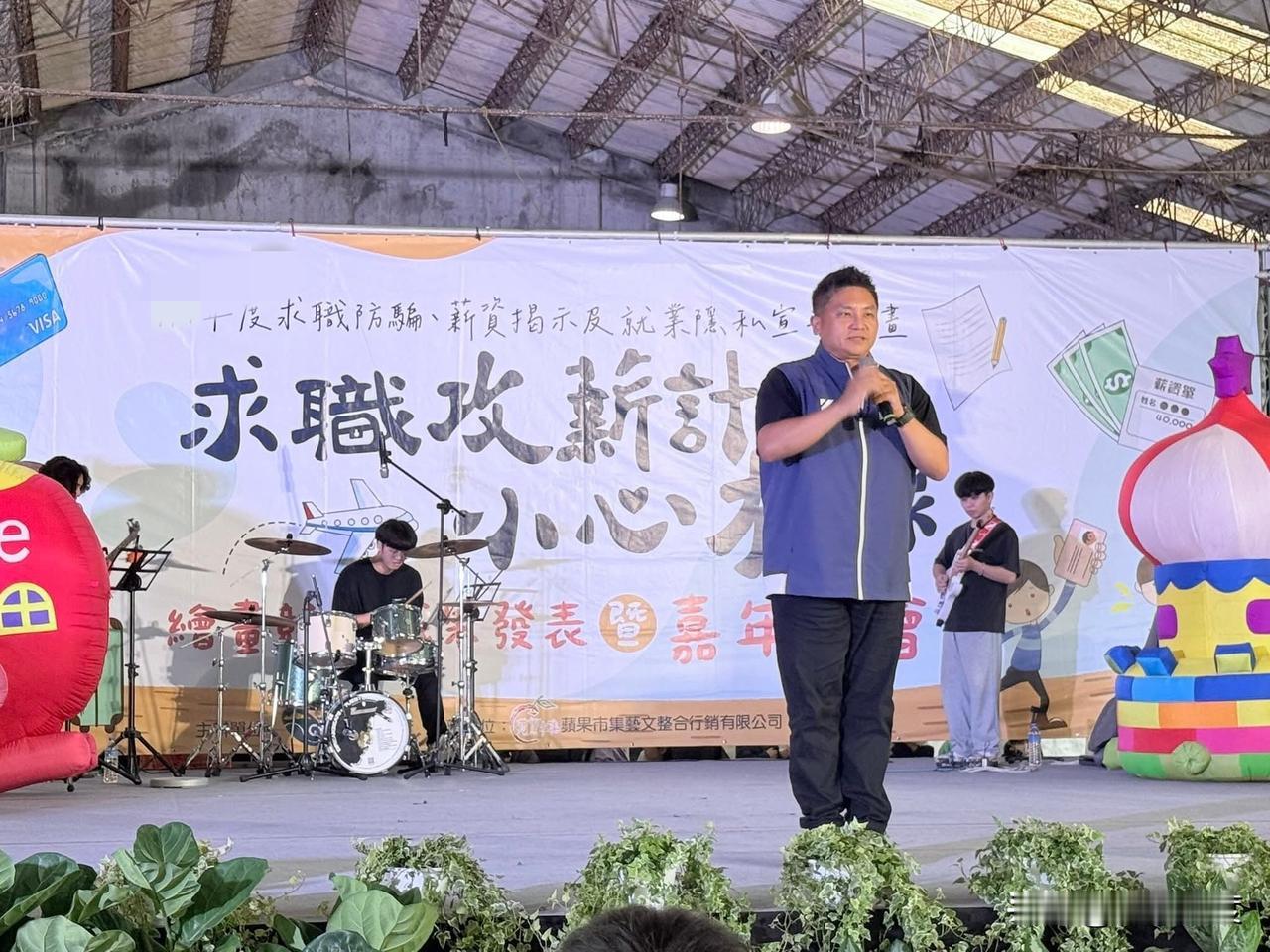 刚获文传会主委任命转身就进宜兰，吴宗宪、陈琬惠两人今日均在宜兰行，蓝白如何逐出一