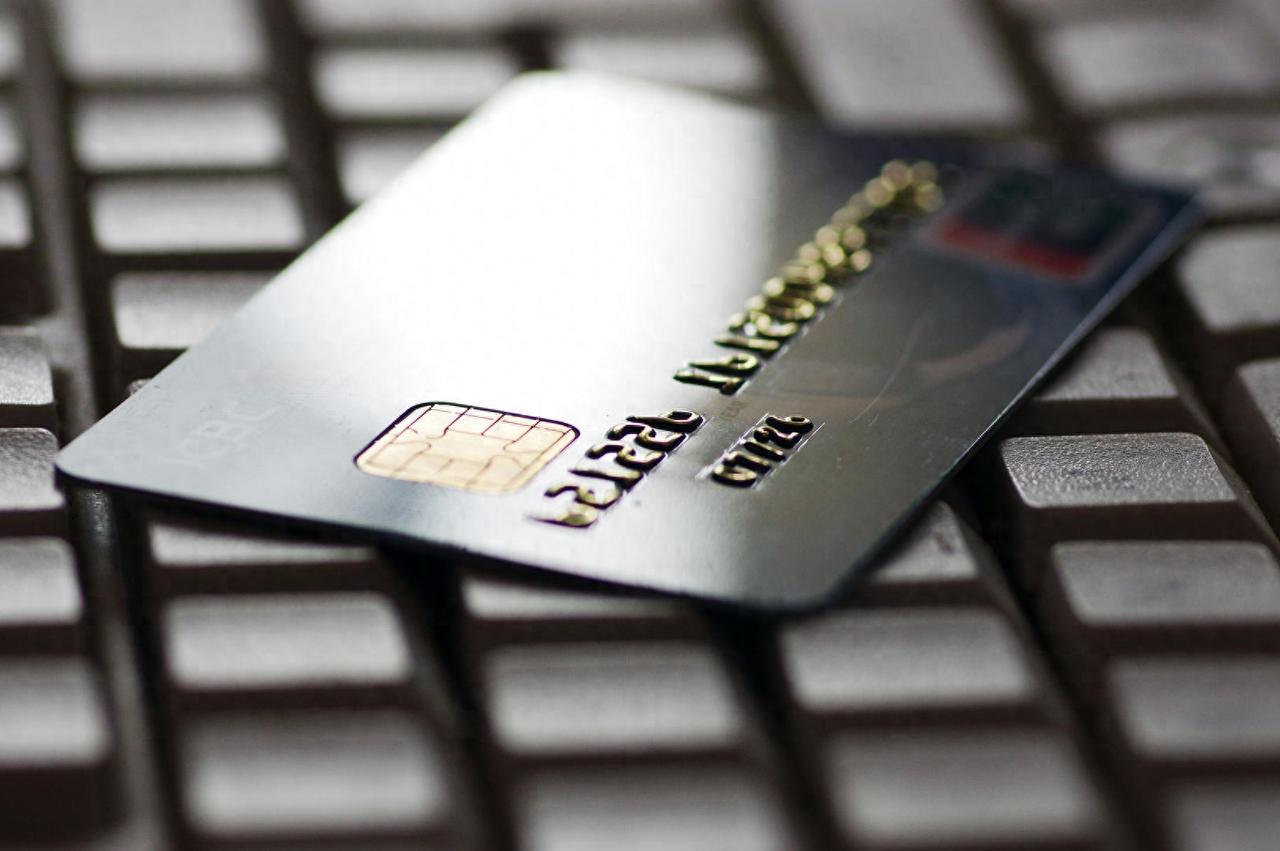 安徽阜阳，男子将13.6万元货款转错了人，又因对方欠银行的钱，13.6万元货款到