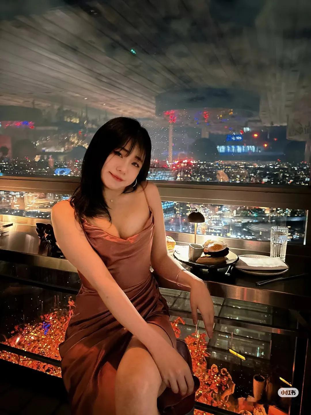 话说台湾近几年就推出了许多颜值和气质都相当不错的新晋博主，而蓝蓝就是其中之一。凭