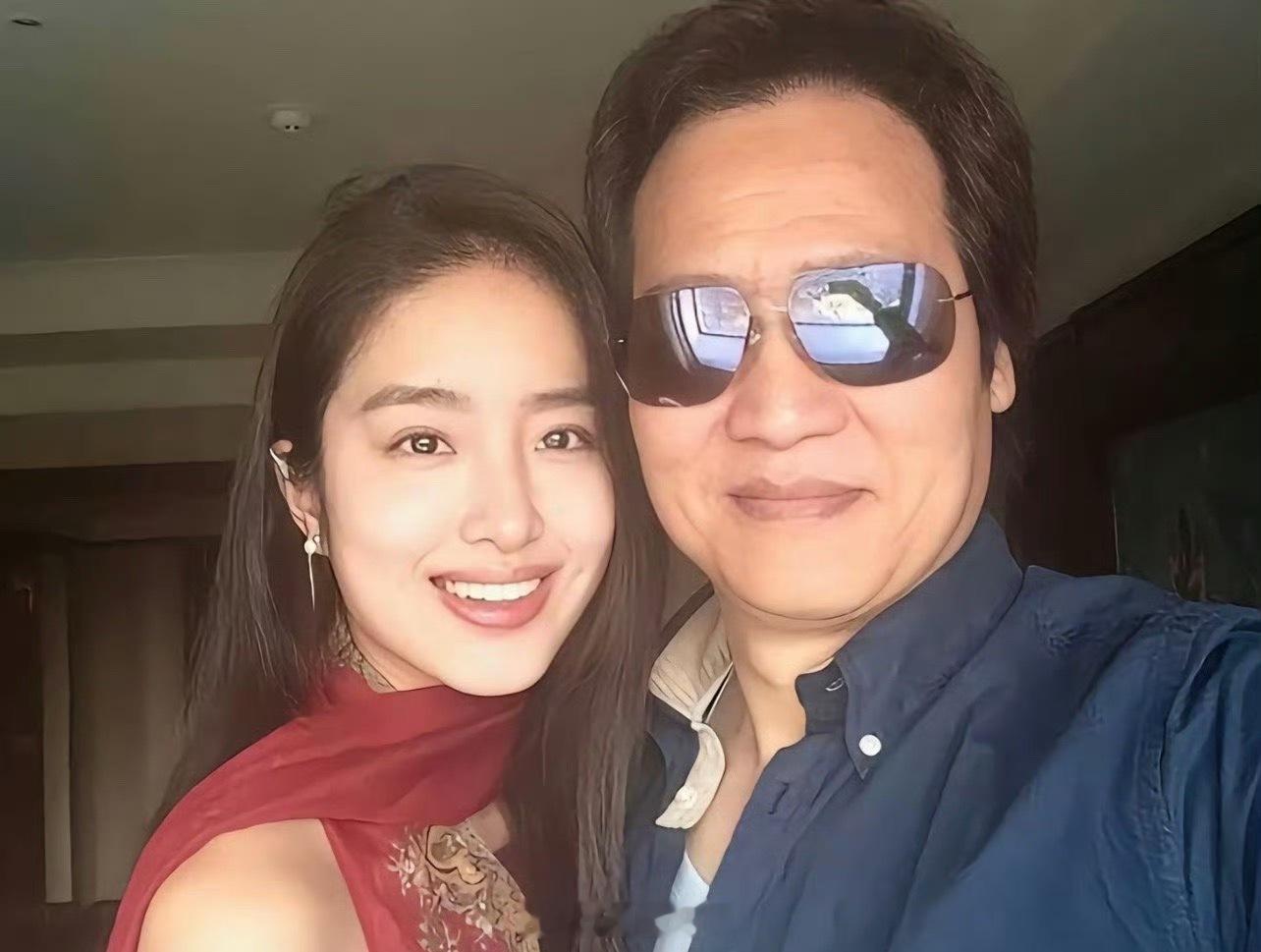 杨采钰老公晒合照秀恩爱，杨采钰人生简直开挂，第一任婚姻是陈金飞，第二任是小鲜肉富